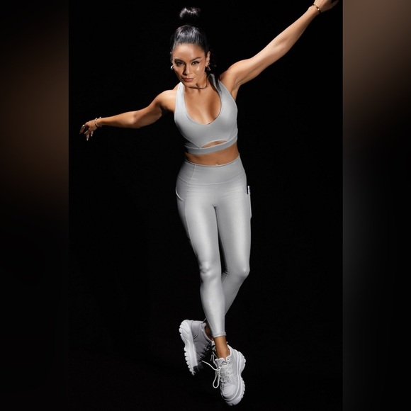 Fabletics Oasis PureLuxe High-Waisted 7/8 Legging Mineral Grey Size M NWT - Picture 3 of 8